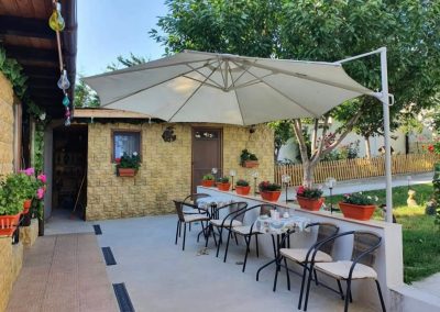 Pensiunea Simfonia Deltei Mahmudia - terasa exterioara